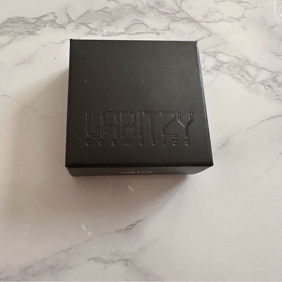 Laritzy Cosmetics New In Box Cream Rose-Gold Highlighter in Virtue 2G/.07oz - Picture 4 of 6